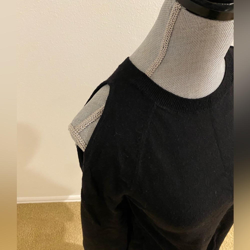 Long sleeve with openings